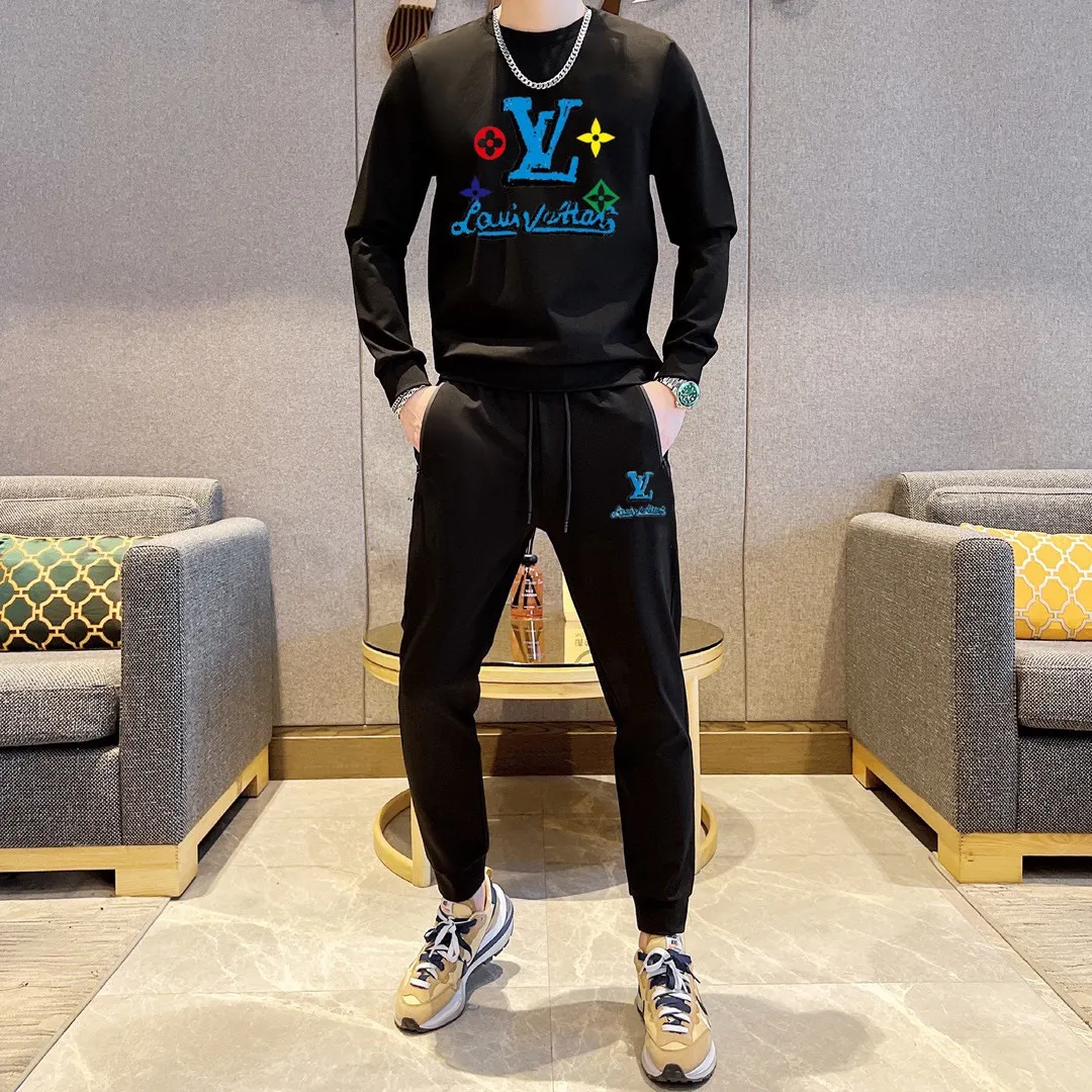 🅿️380 direct batch [LV Louis Vuitton] (Fat Man Gospel) hot-selling suit is coming. Focus on the original version of the official website. 2025 new hot-selling sweatshirt suit. The original order is the best. 🇭🇰The meticulous work of top designers. Just for a fitting and perfect upper body effect. 100% natural high-quality Roman cotton, close-fitting comfort, noble and elegant! Original hardware embodies elegance and nobility! Counter size: M-5XL (maximum wear up to 220 pounds)
